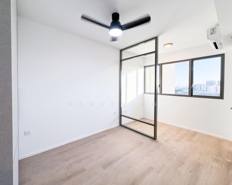 Bedroom with Study