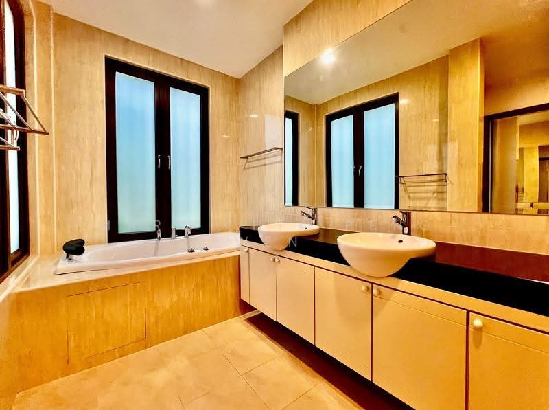 Spacious Detached with Bountiful Garden and In-Ground Pool @ D28, Mins Drive to Serangoon Gardens, Hougang / Punggol / Sengkang, 5 Bedrooms, 6,000 sqft, Detached House For Rent, by Marc Chia Peng Wen, 25389879 - PropertyGuru.com.sg