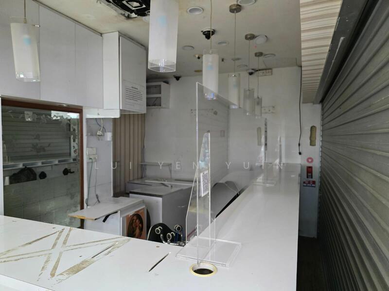 Lucky Plaza, 304 Orchard Road, Orchard / River Valley, 150 sqft, Mall Shop For Rent, by Lui Yen Yuin, 25390531 - CommercialGuru.com.sg