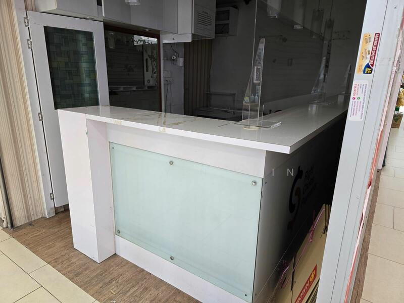 Lucky Plaza, 304 Orchard Road, Orchard / River Valley, 150 sqft, Mall Shop For Rent, by Lui Yen Yuin, 25390531 - CommercialGuru.com.sg
