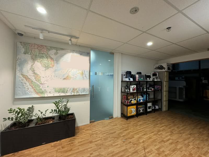 Citilink Warehouse Complex, 102F Pasir Panjang Road, 1,884 sqft, Light Industrial (B1) For Sale, by WALLACE, 25390865 - CommercialGuru.com.sg