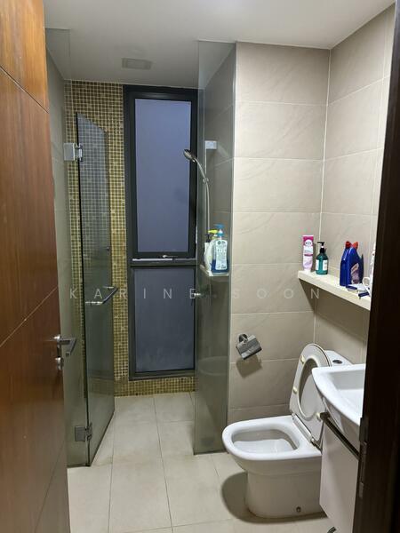 Miltonia Residences, 554 Miltonia Close, 3 Bedrooms, 861 sqft, Condominium For Rent, by Karine Soon, 25393697 - Common bath - PropertyGuru.com.sg