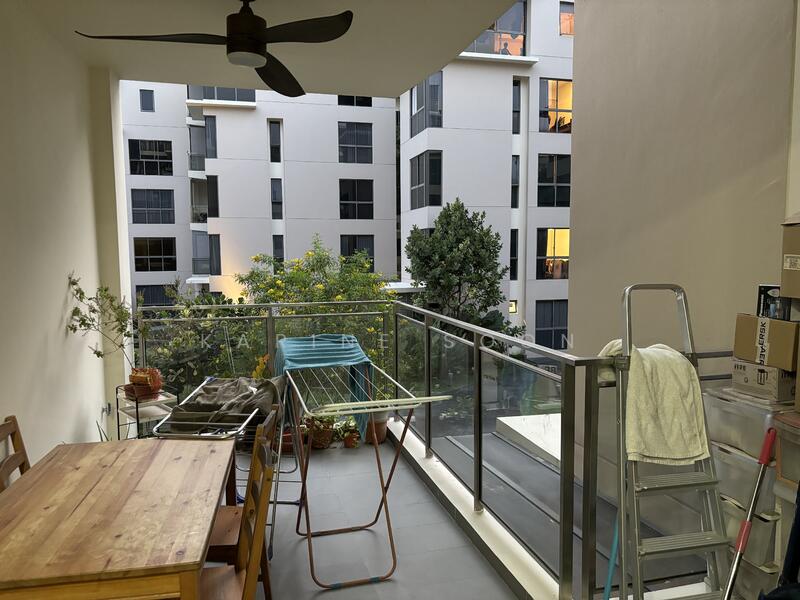 Miltonia Residences, 554 Miltonia Close, 3 Bedrooms, 861 sqft, Condominium For Rent, by Karine Soon, 25393697 - Balcony cum dinning with ceiling fan - PropertyGuru.com.sg