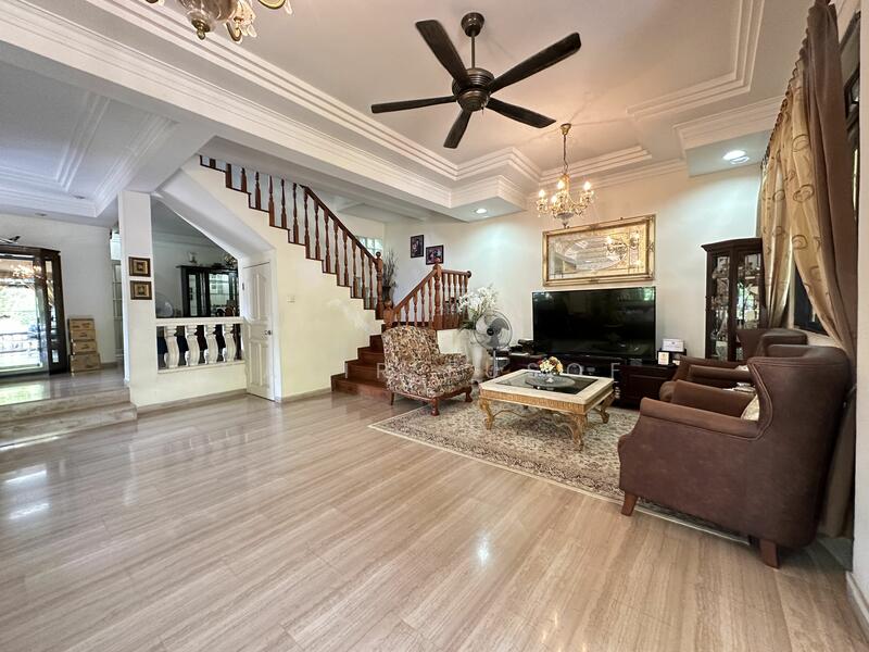 Corner Terrace Beside Kembangan MRT, Changi Road/Lorong Sarina/Jalan Masjid, Eunos / Geylang / Paya Lebar, 4 Bedrooms, 2,500 sqft, Corner Terrace For Sale, by Nasir Eusof, 25395570 - Living Hall from Entrance - PropertyGuru.com.sg
