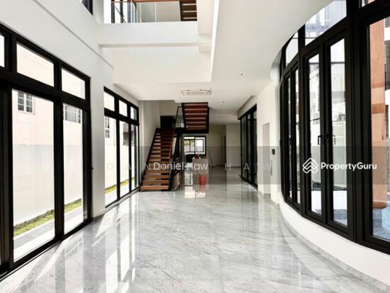 ⭐️⭐️LANDED7772 Prestigious Brand New Rare Colonial Black And White