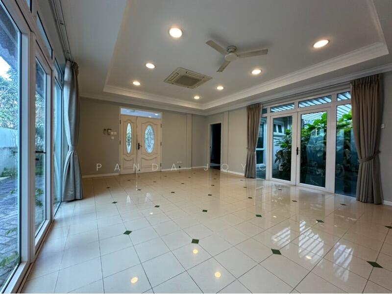 Ripley Crescent, Ripley Crescent, 5 Bedrooms, 3300 sqft, SemiDetached