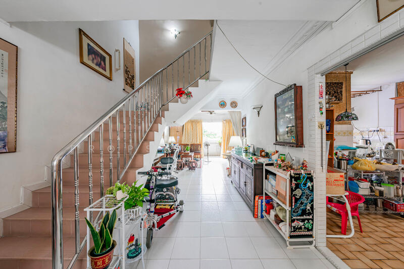 236 Lorong 1 Toa Payoh HDB Flat For Sale at S$ 980,000 | PropertyGuru Singapore