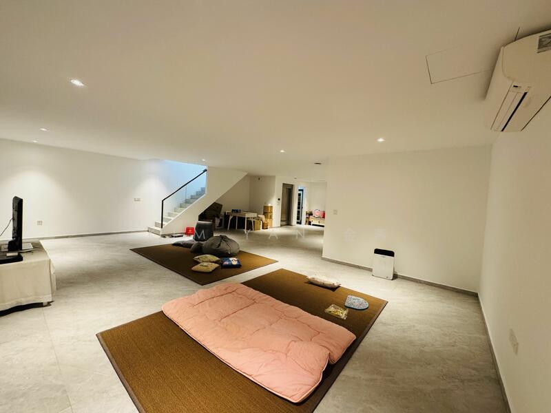 For Sale - Very New & Freehold Bungalow with Lift & Basement, 6 Bedrooms Ensuite, Kovan MRT &Heartland Mall