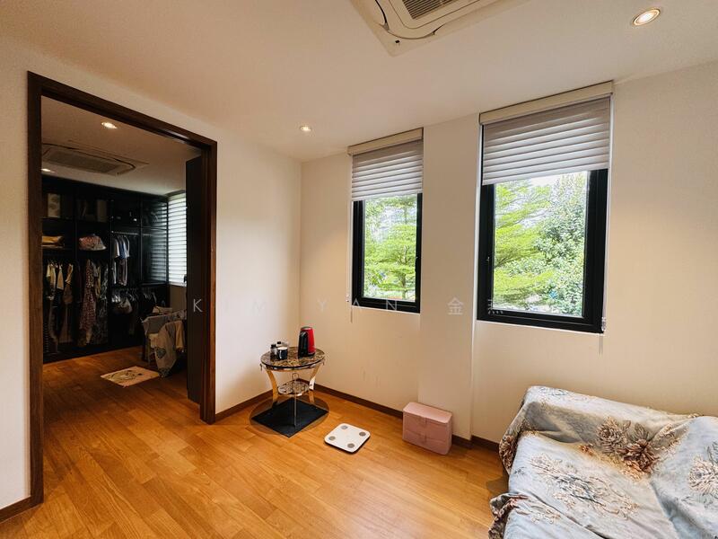 For Sale - Very New & Freehold Bungalow with Lift & Basement, 6 Bedrooms Ensuite, Kovan MRT &Heartland Mall