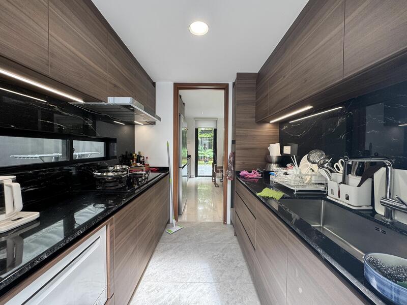 For Sale - Very New & Freehold Bungalow with Lift & Basement, 6 Bedrooms Ensuite, Kovan MRT &Heartland Mall