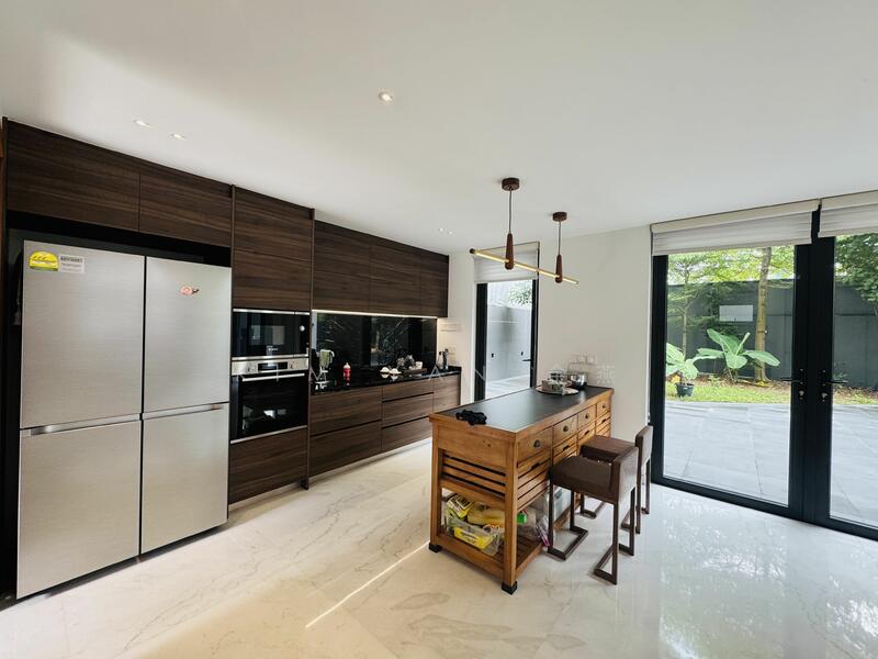 For Sale - Very New & Freehold Bungalow with Lift & Basement, 6 Bedrooms Ensuite, Kovan MRT &Heartland Mall