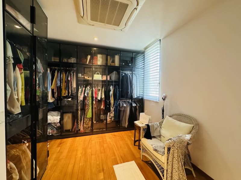 Very New & Freehold Bungalow with Lift & Basement, 6 Bedrooms Ensuite, Kovan MRT &Heartland Mall, walk to Kovan MRT - call 8130 3636 to view, 7 Bedrooms, 9,700 sqft, Bungalow House For Sale, by Kim Yan 金燕, 25401182 - PropertyGuru.com.sg
