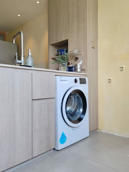 305 Clementi Avenue 4, 305 Clementi Avenue 4, 2 Bedrooms, 720 sqft, HDB Flat For Rent, by Ben Lau, 25402645 - Laundry Area - PropertyGuru.com.sg