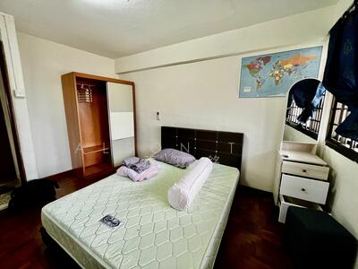 For Rent - 168A Queensway