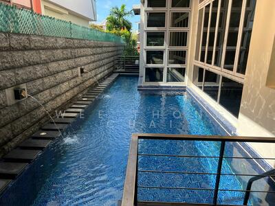 For Sale - ⭐️⭐️LANDED7772@2.5 Sty Nicely Renovated Semi-Detached With Pool Near Park (D28) 6rm