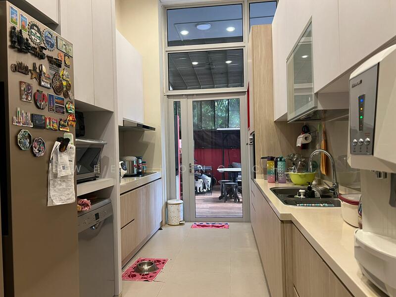 ⭐⭐️⭐️LANDED7772@2.5 Sty Nicely Renovated Semi-Detached With Pool Near Park (D28) 6rm, Yio Chu Kang, 6 Bedrooms, 5,600 sqft, Semi-Detached House For Sale, by WeeThong Chai, 25404568 - PropertyGuru.com.sg