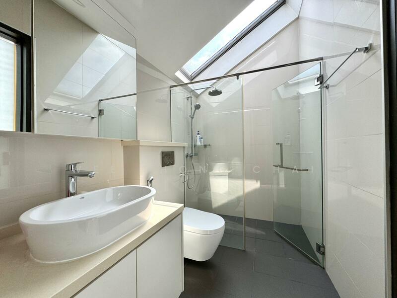 ⭐⭐️⭐️LANDED7772@2.5 Sty Nicely Renovated Semi-Detached With Pool Near Park (D28) 6rm, Yio Chu Kang, 6 Bedrooms, 5,600 sqft, Semi-Detached House For Sale, by WeeThong Chai, 25404568 - PropertyGuru.com.sg