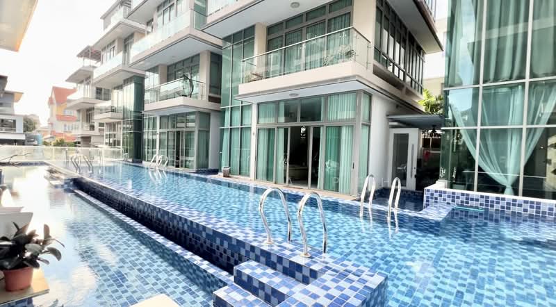 Master bedroom in Cluster Bunglow! Swimming pool. Near Kembangan MRT, Lorong Marzuki, Room Rental, 300 sqft, Cluster House For Rent, by Amanda Peh, 25406605 - PropertyGuru.com.sg