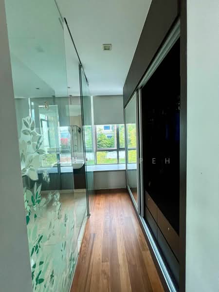 Master bedroom in Cluster Bunglow! Swimming pool. Near Kembangan MRT, Lorong Marzuki, Room Rental, 300 sqft, Cluster House For Rent, by Amanda Peh, 25406605 - PropertyGuru.com.sg
