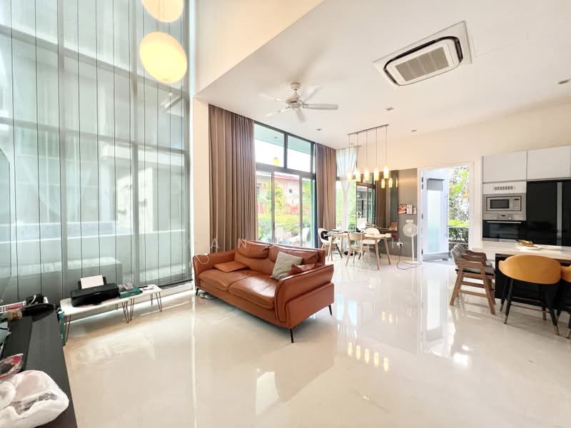Master bedroom in Cluster Bunglow! Swimming pool. Near Kembangan MRT, Lorong Marzuki, Room Rental, 300 sqft, Cluster House For Rent, by Amanda Peh, 25406605 - PropertyGuru.com.sg