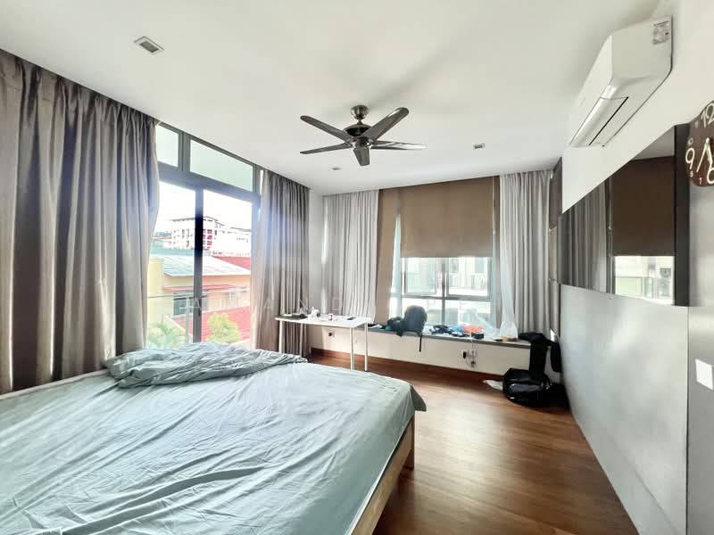 Master bedroom in Cluster Bunglow! Swimming pool. Near Kembangan MRT, Lorong Marzuki, Room Rental, 300 sqft, Cluster House For Rent, by Amanda Peh, 25406605 - PropertyGuru.com.sg