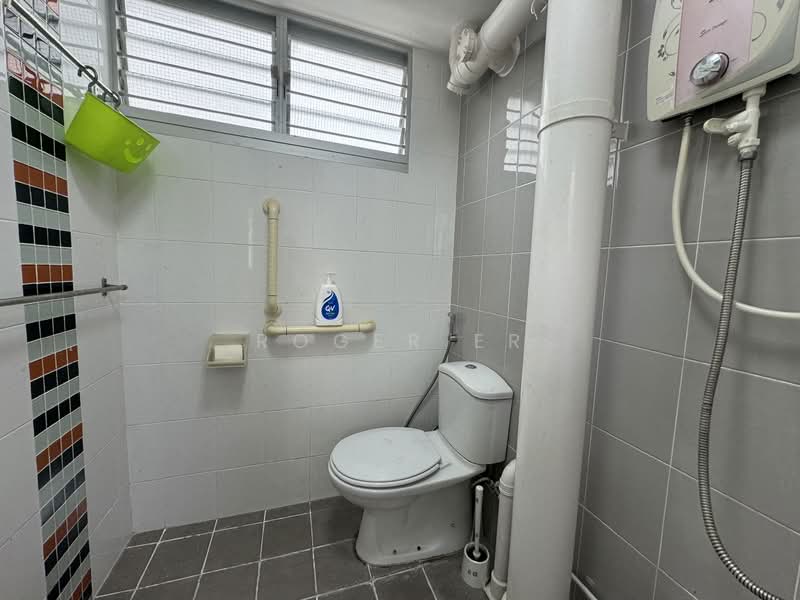 138 Bedok North Street 2, 138 Bedok North Street 2, 2 Bedrooms, 700 sqft, HDB Flat For Rent, by Roger Er, 25406850 - PropertyGuru.com.sg