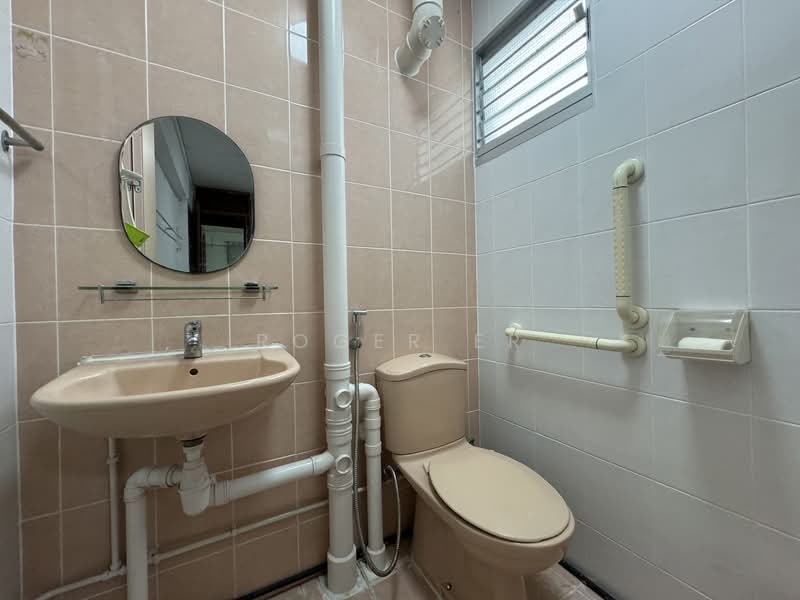 138 Bedok North Street 2, 138 Bedok North Street 2, 2 Bedrooms, 700 sqft, HDB Flat For Rent, by Roger Er, 25406850 - PropertyGuru.com.sg