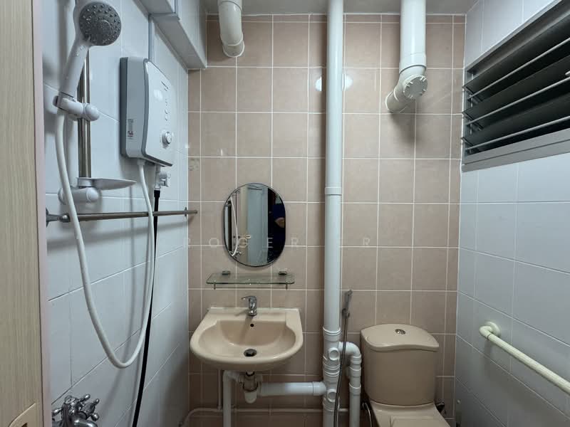 138 Bedok North Street 2, 138 Bedok North Street 2, 2 Bedrooms, 700 sqft, HDB Flat For Rent, by Roger Er, 25406850 - PropertyGuru.com.sg