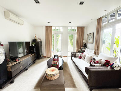 For Sale - Majestic Detached With Huge Garden For Sale!