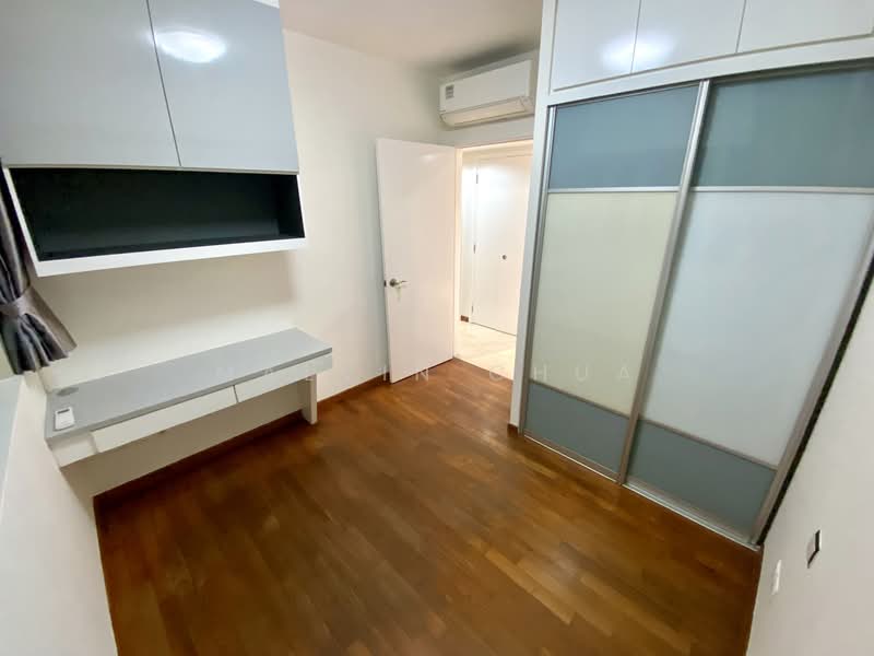 The Gardens at Bishan, 3 Sin Min Walk, 3 Bedrooms, 1,206 sqft, Condominium For Rent, by Malvin Chua, 25407728 - Common Bedroom 1 with study desk and full height cabinet - PropertyGuru.com.sg