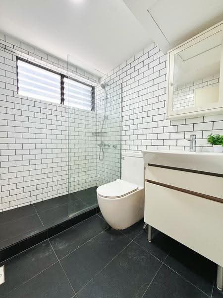 Lucky Plaza, 304 Orchard Road, Orchard / River Valley, Room Rental, 80 sqft, Apartment For Rent, by Joy Lai, 25409275 - Bathroom - PropertyGuru.com.sg
