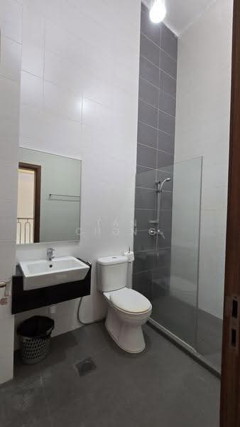 Landed house near Hougang MRT/ Mall, st xavier's lane, Hougang / Punggol / Sengkang, 3 Bedrooms, 2,500 sqft, Terraced House For Rent, by Tan Chong, 25410914 - PropertyGuru.com.sg