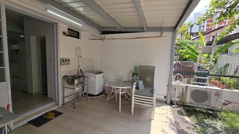 Landed house near Hougang MRT/ Mall, st xavier's lane, Hougang / Punggol / Sengkang, 3 Bedrooms, 2,500 sqft, Terraced House For Rent, by Tan Chong, 25410914 - PropertyGuru.com.sg