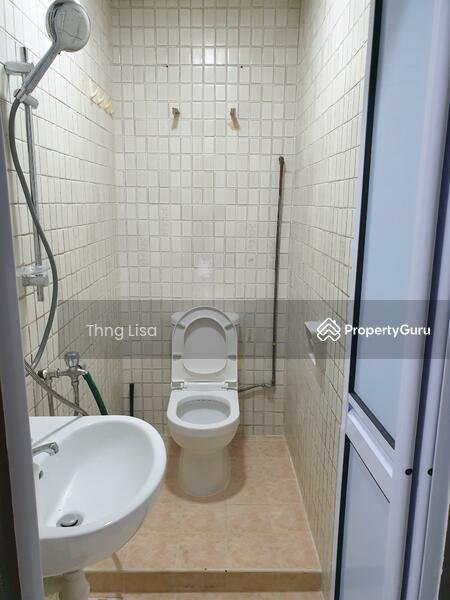 Helper's toilet 