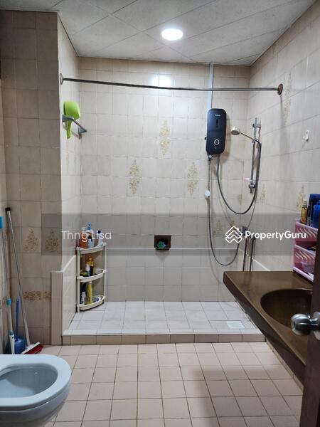 Master toilet