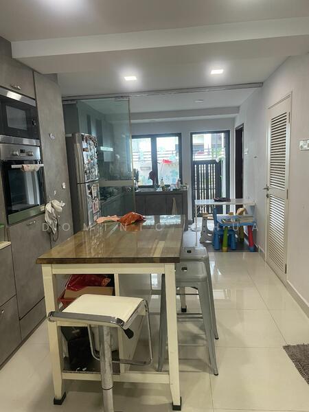 Renovated inter@ Li Hwan. Walk to mrt, schools, Li Hwan Close Tai Hwan Li Hwan Drive Golden hill, 5 Bedrooms, 2,800 sqft, Terraced House For Rent, by Dominic Chua, 25413211 - PropertyGuru.com.sg