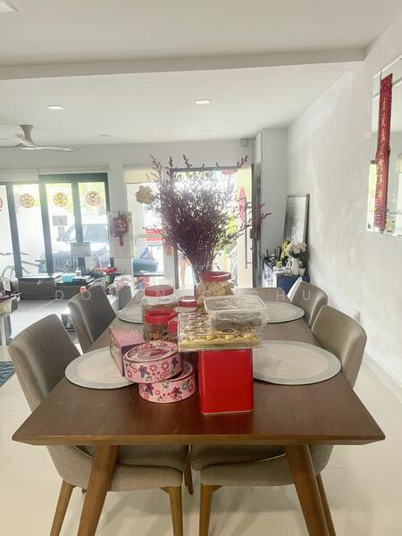 Renovated inter@ Li Hwan. Walk to mrt, schools, Li Hwan Close Tai Hwan Li Hwan Drive Golden hill, 5 Bedrooms, 2,800 sqft, Terraced House For Rent, by Dominic Chua, 25413211 - PropertyGuru.com.sg