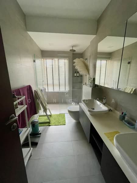 Renovated inter@ Li Hwan. Walk to mrt, schools, Li Hwan Close Tai Hwan Li Hwan Drive Golden hill, 5 Bedrooms, 2,800 sqft, Terraced House For Rent, by Dominic Chua, 25413211 - PropertyGuru.com.sg