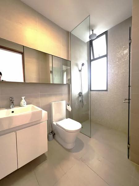 Katong Regency, 13 Tanjong Katong Road, East Coast / Marine Parade, 2 Bedrooms, 958 sqft, Condominium For Rent, by James Goh, 25414052 - Master Bathroom - PropertyGuru.com.sg