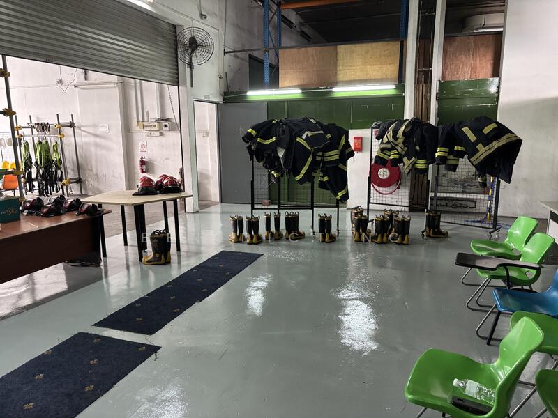 Pioneer Centre, 1 Soon Lee Street, 1,701 sqft, Factory / Workshop (B2) For Sale, by Benedict Ng, 25415982 - CommercialGuru.com.sg
