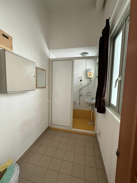 Queens, 10 Stirling Road, 4 Bedrooms, 2,230 sqft, Condominium For Rent, by Hani Lim, 25416778 - PropertyGuru.com.sg