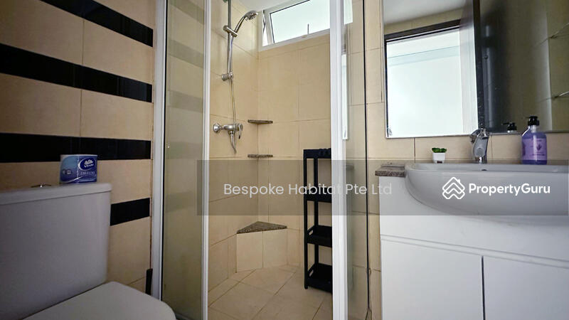 07-42 COMMON BATHROOM