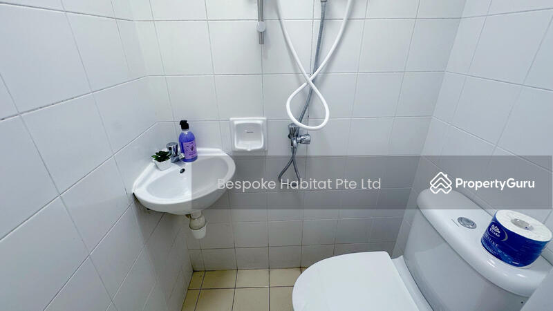 07-42 COMMON BATHROOM