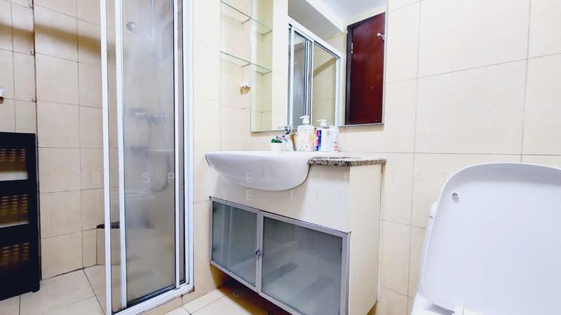 The Warren, 41 Choa Chu Kang Loop, Dairy Farm / Bukit Panjang / Choa Chu Kang, Room Rental, 100 sqft, Condominium For Rent, by Bespoke Habitat Pte Ltd, 25417640 - 01-31 Common Bathroom - PropertyGuru.com.sg