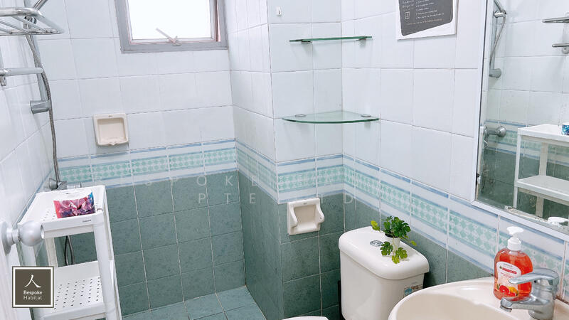 06-04 COMMON BATHROOM