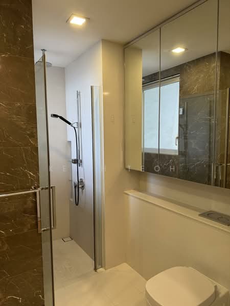 76 Shenton, 76 Shenton Way, 1 Bedroom, 624 sqft, Apartment For Rent, by Keith Teoh, 25418659 - Ample Storage Space In Bathroom Cabinets - PropertyGuru.com.sg