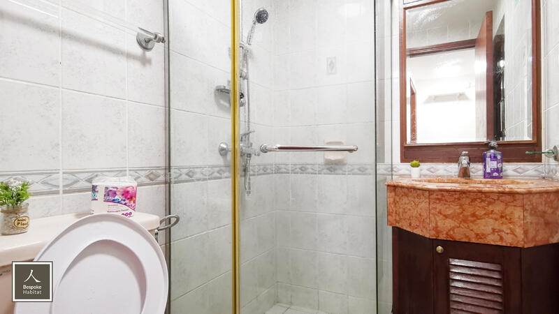 04-10 COMMON BATHROOM