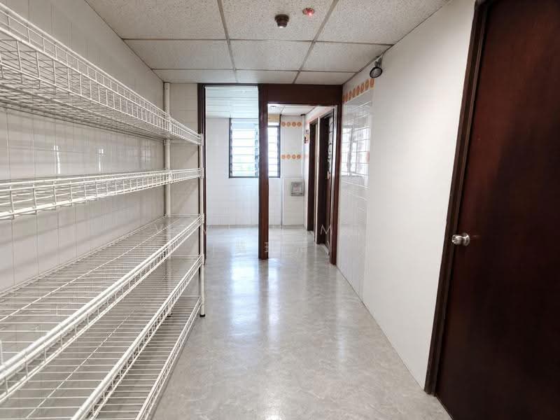 Bukit Timah Shopping Centre, 170 Upper Bukit Timah Road, Clementi Park / Upper Bukit Timah, 1,100 sqft, Office For Rent, by Vivien Mok (莫琍清), 25422929 - Corridor - CommercialGuru.com.sg