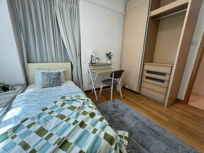 Common room $1700 fr 19 Jan now Queen bed