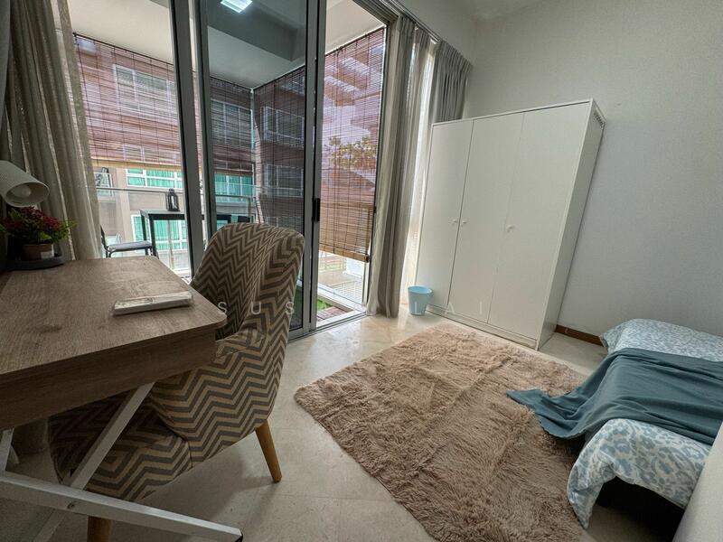 $1800 balcony Queen bed